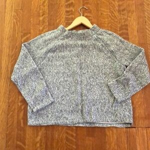 FLEECE pullover GAP sweatshirt.